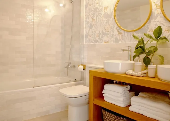 Villa Wishome-Villa con piscina en la orilla del mar con servicios de hotel San Vicente De La Barquera