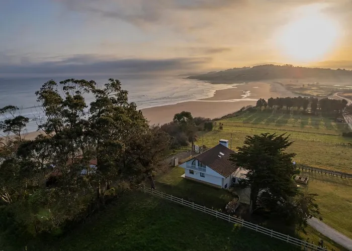 Wishome-Preciosa Villa En La Orilla Del Mar, Comillas Villa *