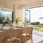 Wishome-villa Con Acceso Privado A La Playa De Oyambre, Con Piscina, Comillas Villa